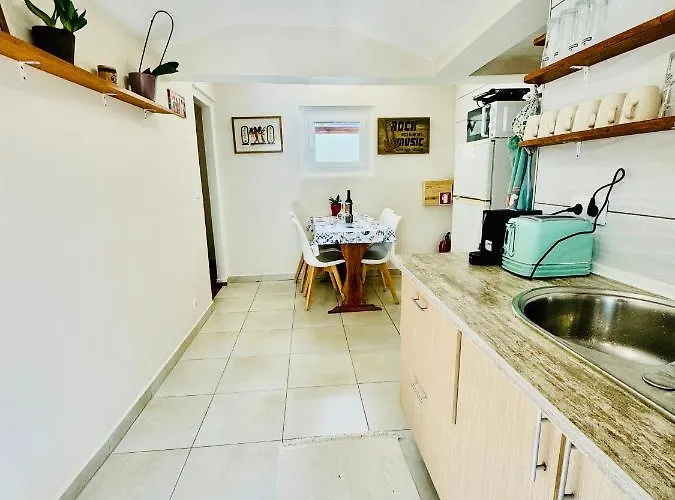 Eddie Rooftop Center 아파트 *